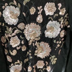 Jenn. Black knitted sweater shiny flowers. Size M